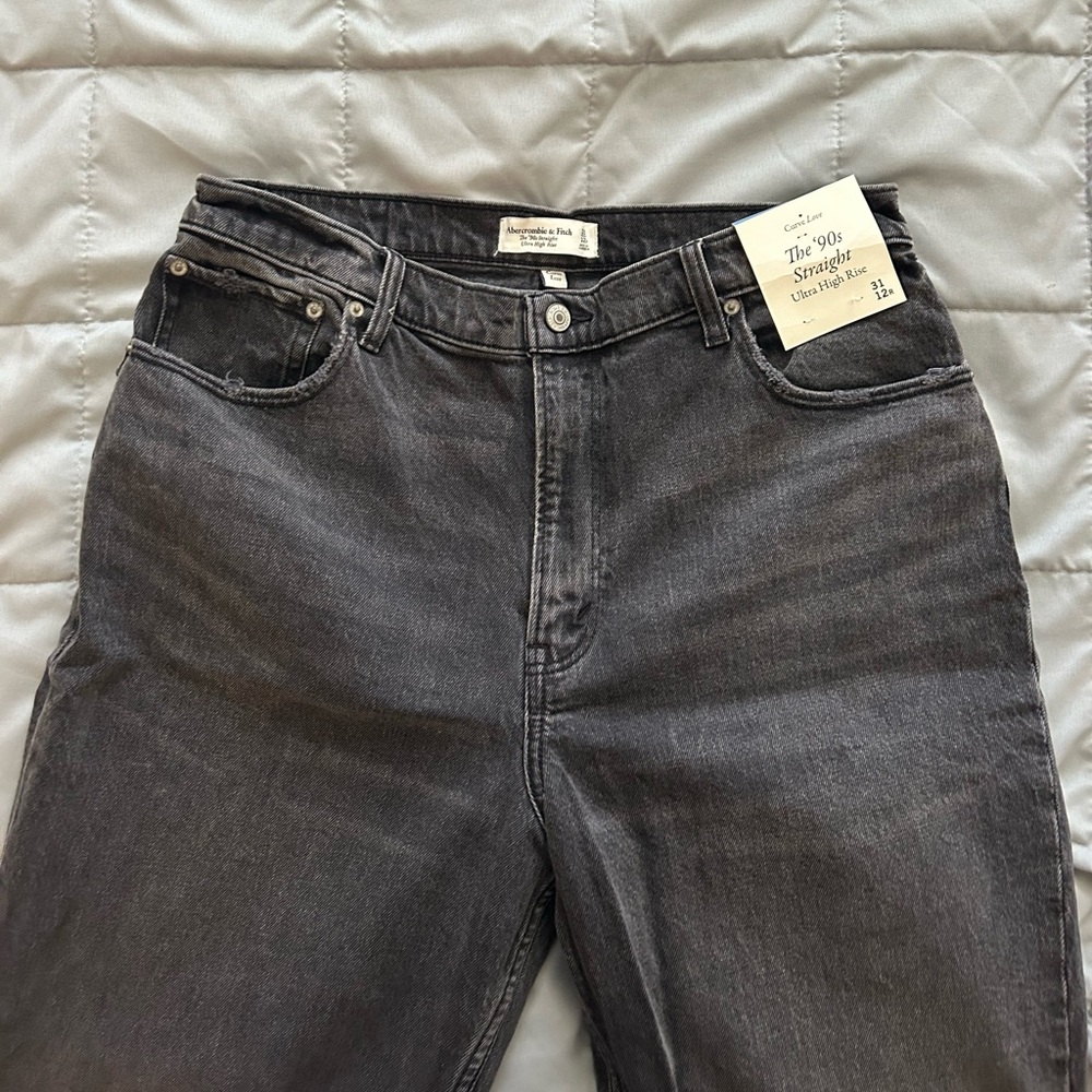 NWT Abercrombie 90’s Straight Curve Love Black/Grey with Vent Hem👖